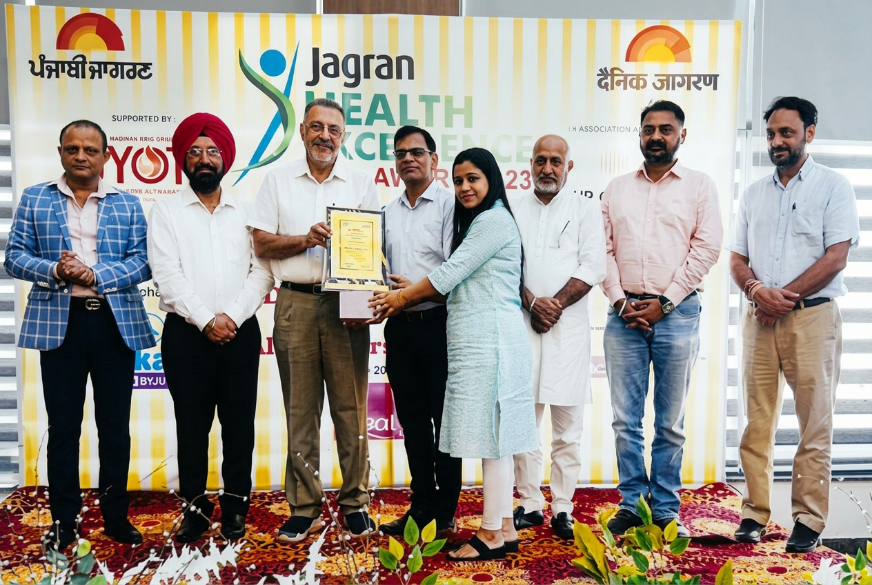 Life Care Multispeciality Hospital receiving the Pride of Fatehgarh Award 2026